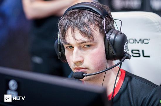 索尼PS5 Pro开箱评测：强劲性能与游戏体验的完美结合